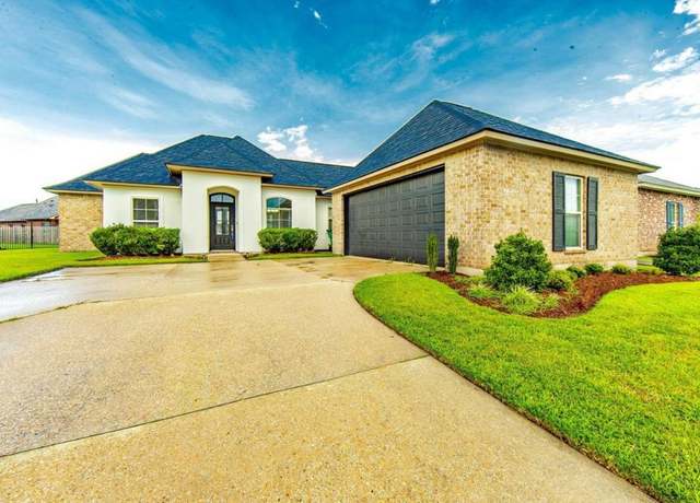 Property at 121 Lake Accardo Ave, Thibodaux, LA 70301, 3 beds, 2.5 baths