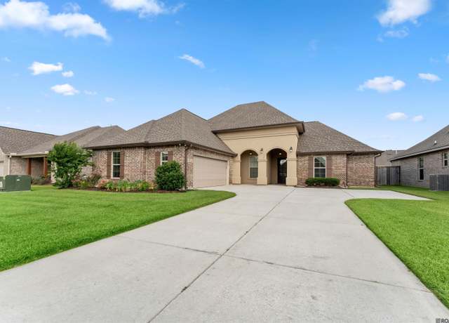 Property at 8819 Shepard Dr, Denham Springs, LA 70726, 3 beds, 2 baths
