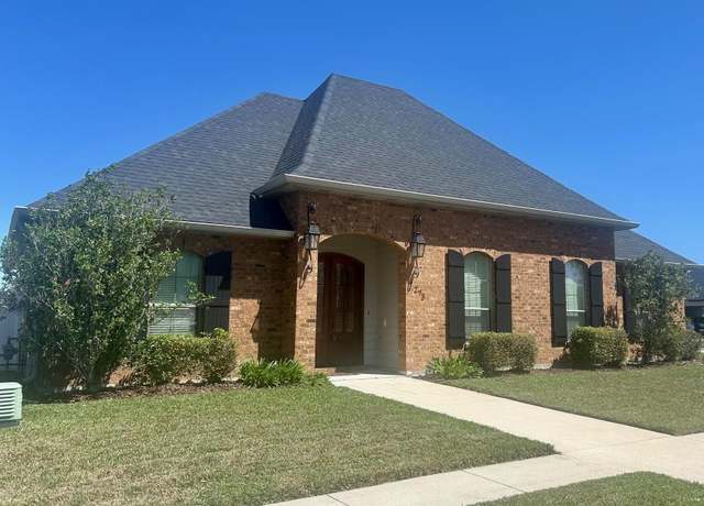 Property at 273 Brentwood Dr, Houma, LA 70360, 4 beds, 2.5 baths