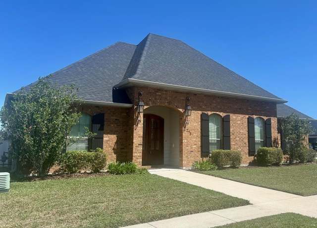 Property at 273 Brentwood Dr, Houma, LA 70360, 4 beds, 2.5 baths