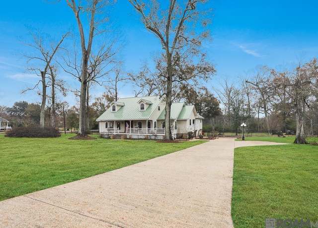 Property at 38397 Welsh Dr, Prairieville, LA 70769, 4 beds, 3 baths
