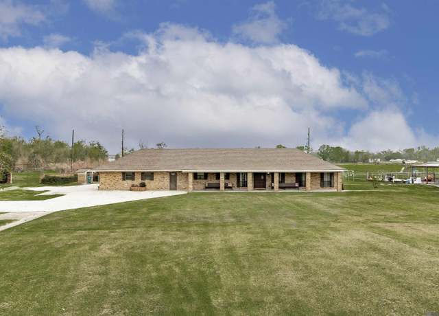 Property at 5511 N River Rd, Port Allen, LA 70767, 3 beds, 2 baths