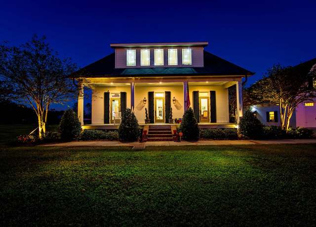 Property at 2336 St Mary St, Thibodaux, LA 70301, 4 beds, 4 baths