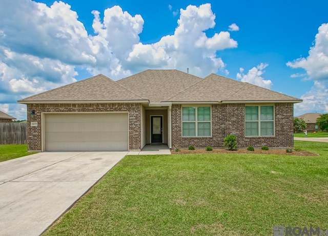 Property at 14079 Oakwilde Ave, Denham Springs, LA 70706, 3 beds, 2 baths