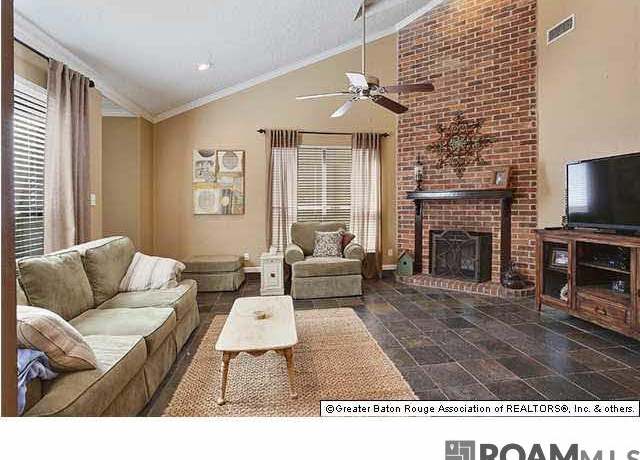 Property at 5972 N Fort Clarke Dr, Baton Rouge, LA 70817, 3 beds, 2 baths