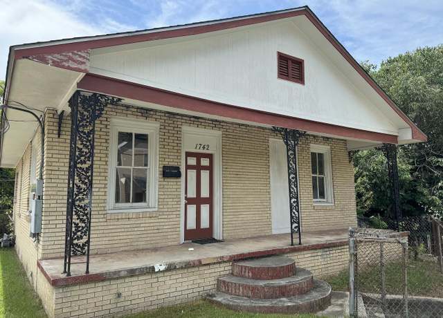 Property at 1742 Napoleon St, Baton Rouge, LA 70802, 3 beds, 1 bath