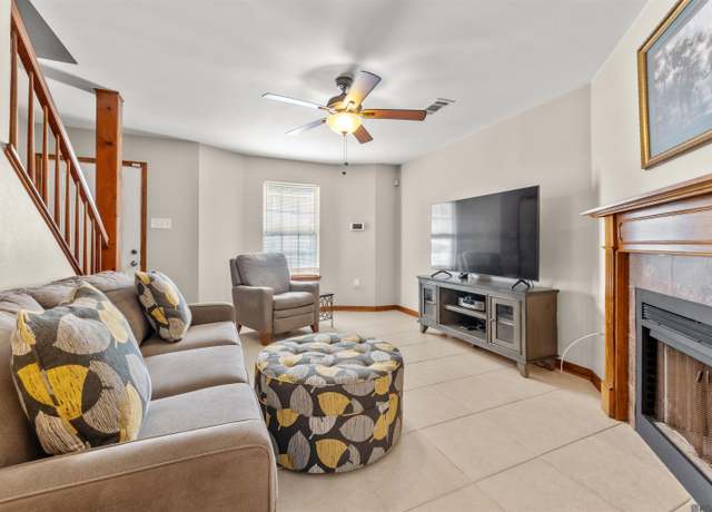 Property at 10062 Jefferson Hwy Unit D, Baton Rouge, LA 70809, 2 beds, 2.5 baths