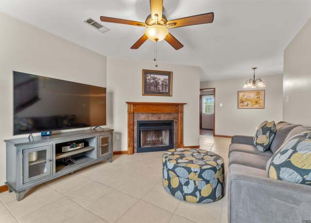 Property at 10062 Jefferson Hwy Unit D, Baton Rouge, LA 70809, 2 beds, 2.5 baths