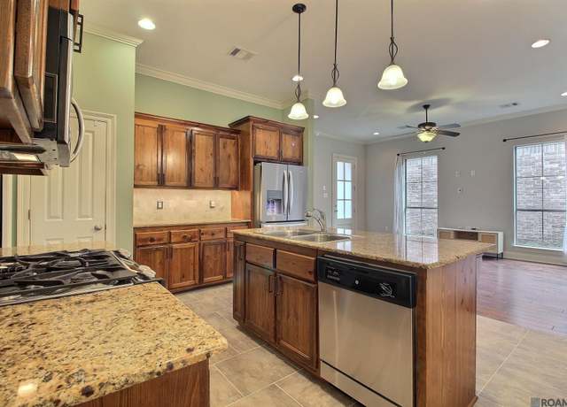 Property at 7935 Seville Ct, Baton Rouge, LA 70820, 3 beds, 2 baths