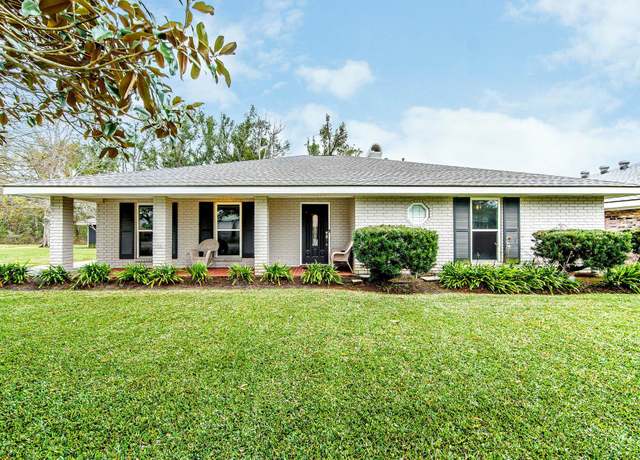 Property at 318 Estate Dr, Houma, LA 70364, 4 beds, 2 baths