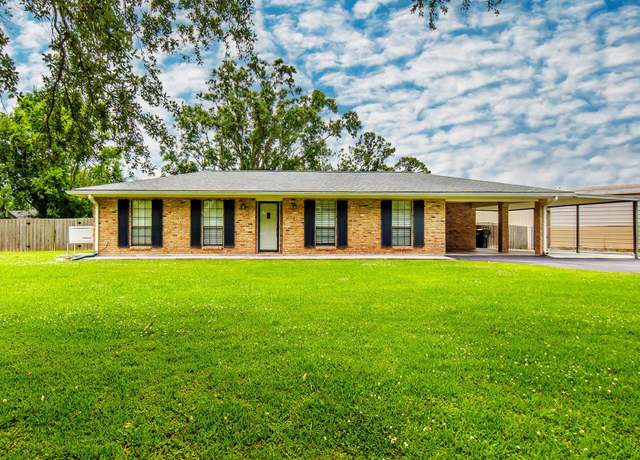Property at 3953 Bayou Black Dr, Houma, LA 70360, 3 beds, 2 baths