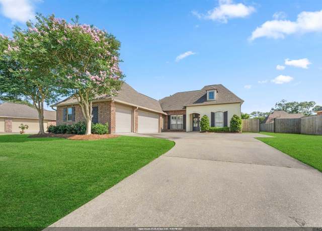 Property at 19212 Merlot Ave, Saint George, LA 70817, 4 beds, 3 baths