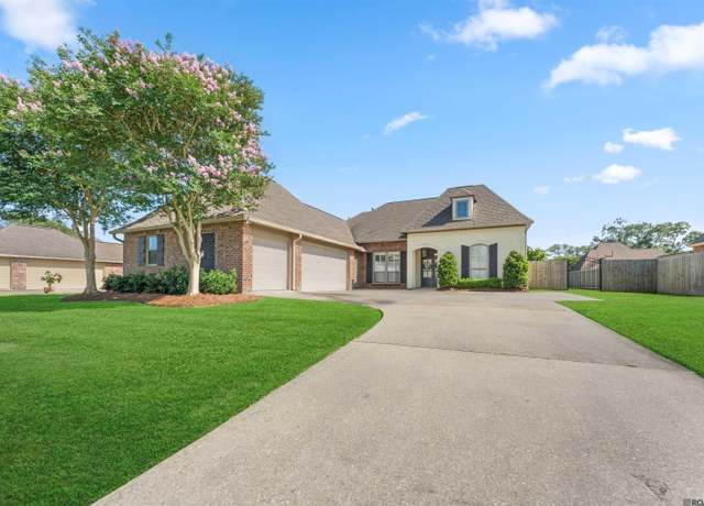 Property at 19212 Merlot Ave, Saint George, LA 70817, 4 beds, 3 baths