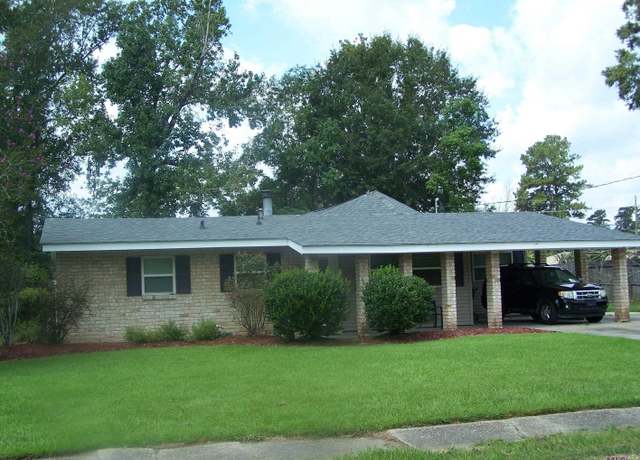 Property at 2181 S Woodcrest Ave, Denham Springs, LA 70726, 3 beds, 2 baths