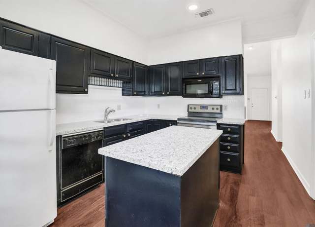 Property at 233 Ocean Dr, Baton Rouge, LA 70806, 2 beds, 2 baths