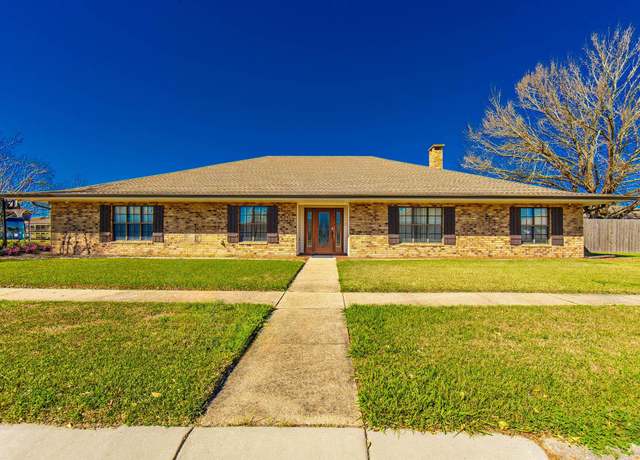 Property at 118 Chantilly Dr, Houma, LA 70360, 3 beds, 3 baths
