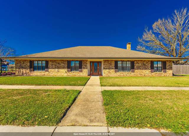 Property at 118 Chantilly Dr, Houma, LA 70360, 3 beds, 3 baths