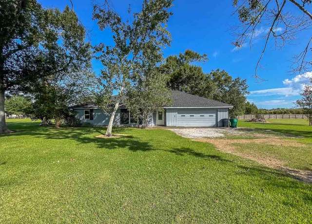 Property at 302 Bayou Bend Dr, Houma, LA 70364, 3 beds, 2 baths