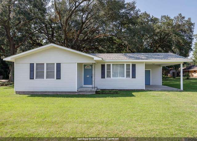 Property at 707 W Paul St, Gonzales, LA 70737, 2 beds, 1 bath