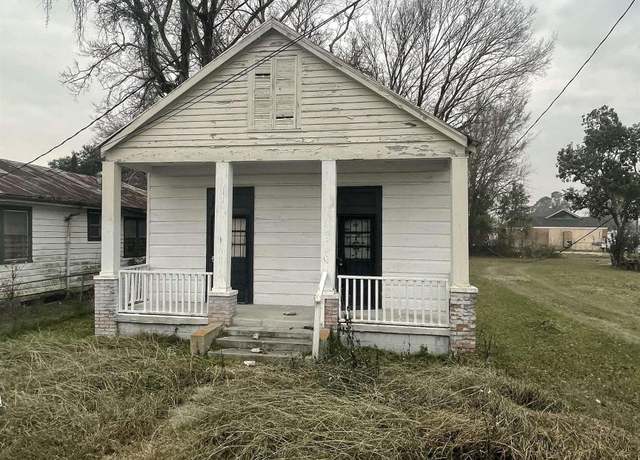 Property at 611 Philosopher St, Napoleonville, LA 70390, 3 beds, 1.5 baths