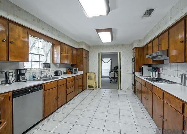 Property at 1526 Munal Dr, Baton Rouge, LA 70816, 3 beds, 2 baths