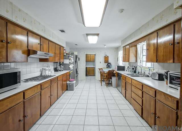 Property at 1526 Munal Dr, Baton Rouge, LA 70816, 3 beds, 2 baths