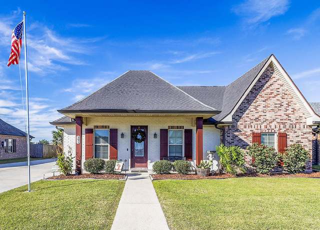Property at 391 Port Royal Way, Houma, LA 70360, 4 beds, 2 baths