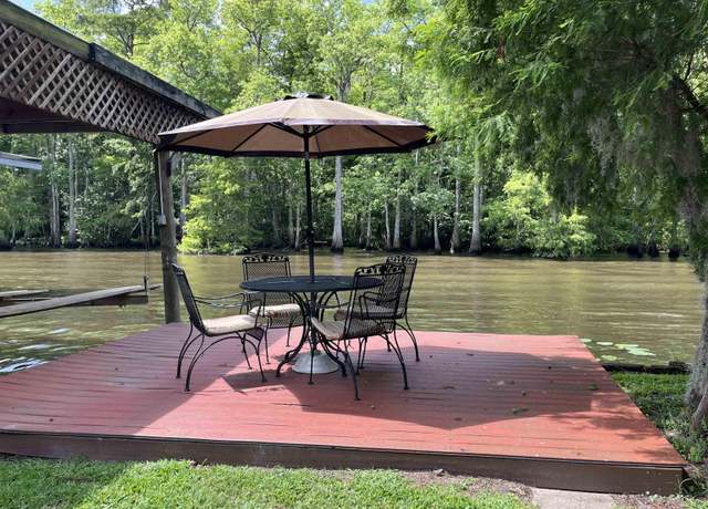 Property at 22914 Chene Blanc Ln, Maurepas, LA 70449, 2 beds, 2 baths