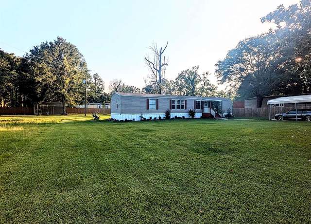 Property at 11858 Springfield Rd, Denham Springs, LA 70706, 3 beds, 2 baths