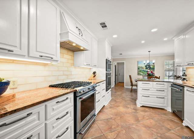 Property at 12114 Oakshire Ave, Baton Rouge, LA 70810, 4 beds, 2.5 baths