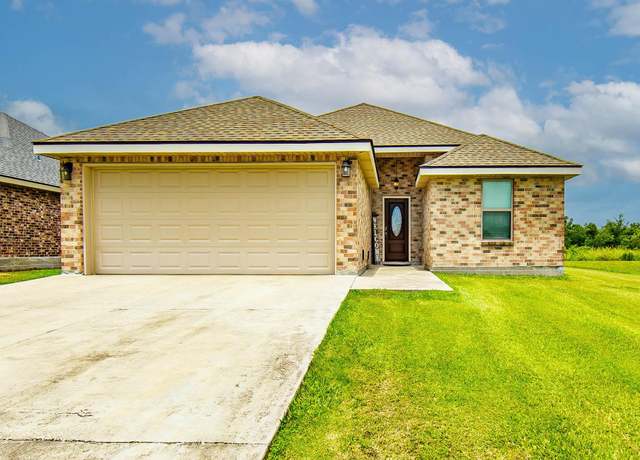 Property at 382 Galvez Ln, Houma, LA 70363, 3 beds, 2 baths