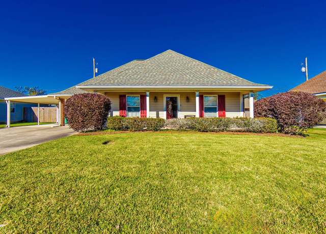 Property at 311 Jennifer St, Gray, LA 70395, 3 beds, 2 baths