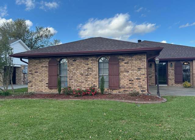 Property at 214 Lake Crescent Cir, Houma, LA 70360, 3 beds, 2 baths
