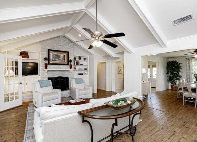 Property at 4075 N Bluebonnet Rd, Baton Rouge, LA 70809, 4 beds, 2.5 baths