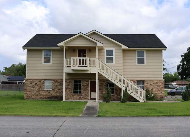 Property at 524 Oakwood Dr, Houma, LA 70363, 3 beds, 2 baths