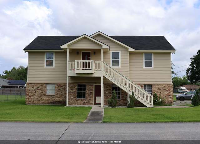 Property at 524 Oakwood Dr, Houma, LA 70363, 3 beds, 2 baths