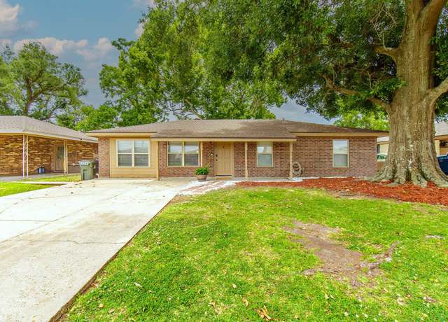 Property at 212 Hampton St, Houma, LA 70364, 3 beds, 2 baths