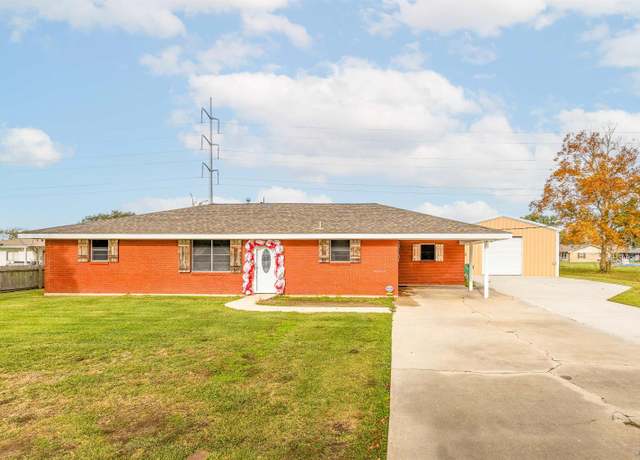 Property at 414 Hospital Dr, Raceland, LA 70394, 3 beds, 2 baths