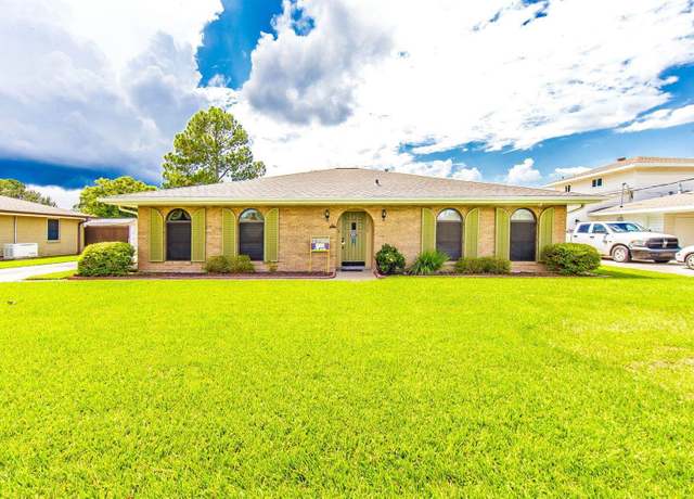 Property at 304 St. Bernard St, Thibodaux, LA 70301, 3 beds, 2 baths