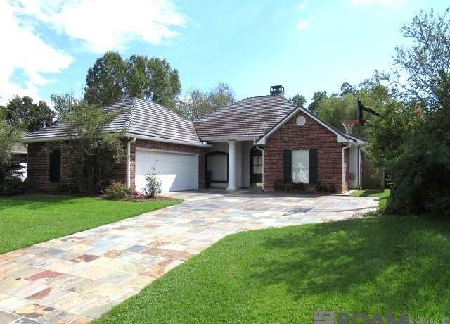 Property at 17340 Lake Azalea Dr, Baton Rouge, LA 70817, 3 beds, 2 baths
