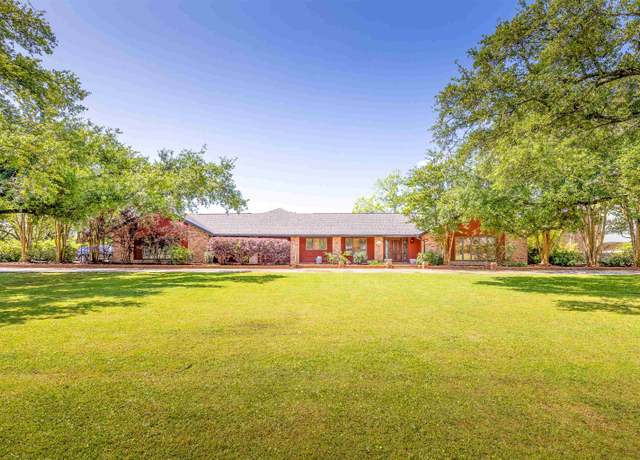 Property at 9766 East Park Ave, Houma, LA 70363, 4 beds, 3.5 baths