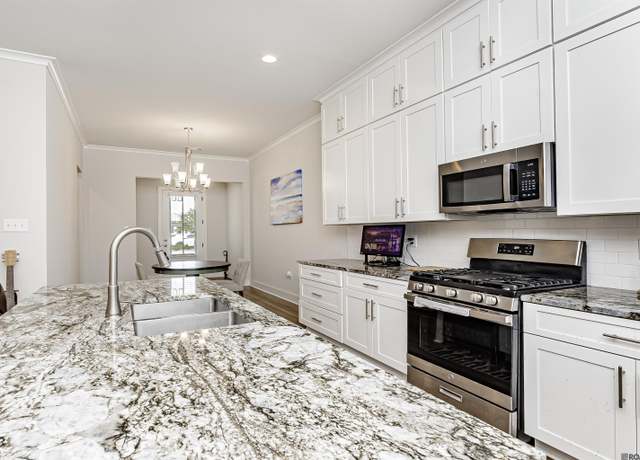 Property at 9558 Creekview Dr, Baton Rouge, LA 70836, 3 beds, 2 baths