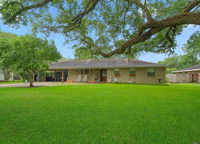 Property at 1244 Pickett Ave, Baton Rouge, LA 70808, 4 beds, 3 baths
