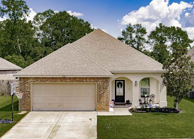 Property at 17443 Waterloo Dr, Saint George, LA 70817, 3 beds, 2 baths