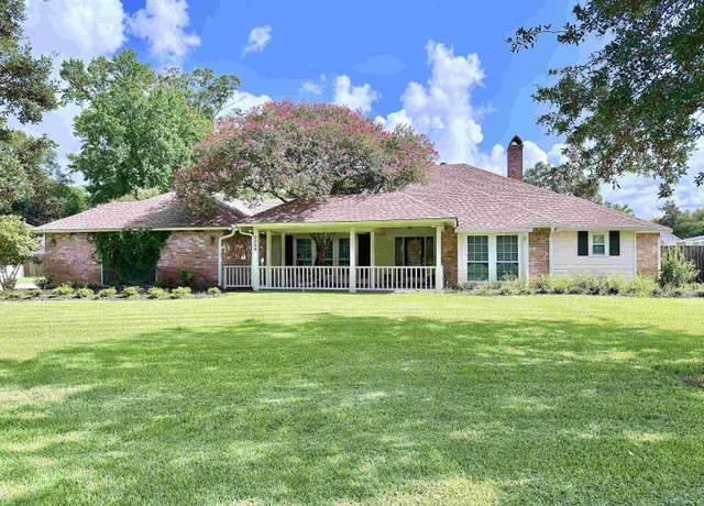 Property at 3328 Tezcucco Dr, Baton Rouge, LA 70820, 3 beds, 2.5 baths