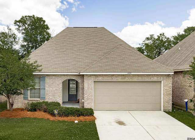 Property at 1339 Hickory Creek Dr, Baton Rouge, LA 70816, 3 beds, 2 baths