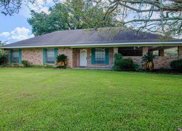 Property at 406 N Frances Ave, Gonzales, LA 70737, 3 beds, 2.5 baths