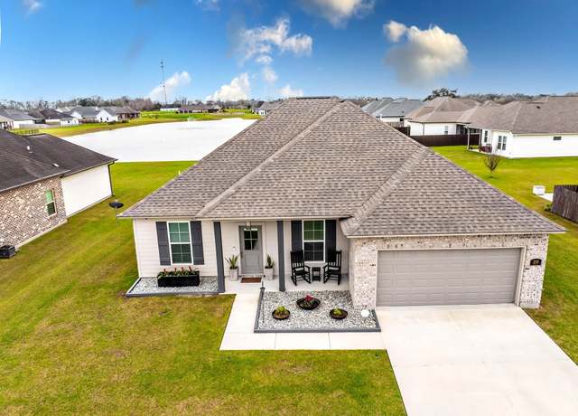 Property at 200 Margie St, Thibodaux, LA 70301, 3 beds, 2 baths