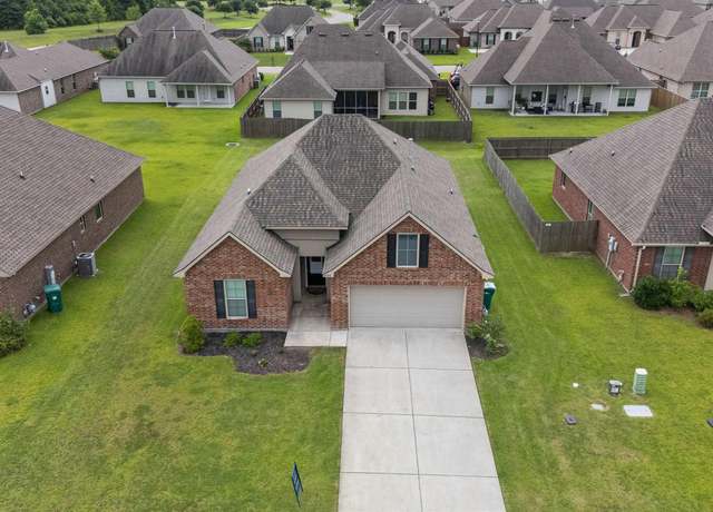 Property at 8900 Cresson Dr, Denham Springs, LA 70726, 3 beds, 2 baths