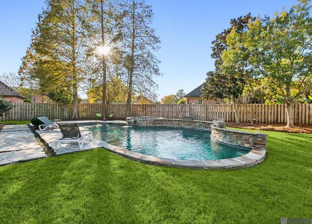 Property at 15412 Campanile Ct, Baton Rouge, LA 70810, 4 beds, 2.5 baths
